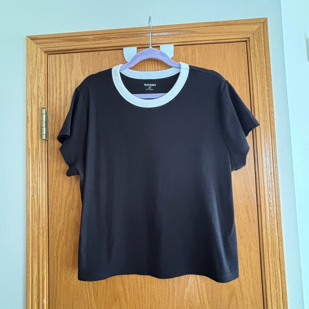 Old Navy Black Short-Sleeve Ribbed Tee with White Collar